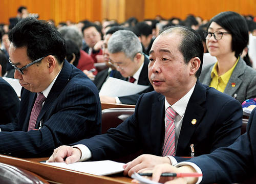實現(xiàn)“碳達峰、碳中和”目標需要全社會共同努力——訪全國人大代表、德力西集團董事局主席胡成中