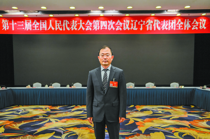 國人大代表 國網(wǎng)遼寧省電力有限公司董事長(zhǎng)、黨委書記石玉東：加強(qiáng)能源互濟(jì) 促進(jìn)能源互聯(lián)網(wǎng)發(fā)展