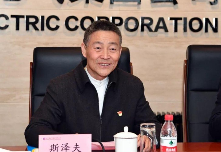 發(fā)展新能源要與電力安全統(tǒng)籌兼顧——訪全國(guó)政協(xié)常委，哈爾濱電氣集團(tuán)有限公司黨委書(shū)記、董事長(zhǎng)斯?jié)煞? width=