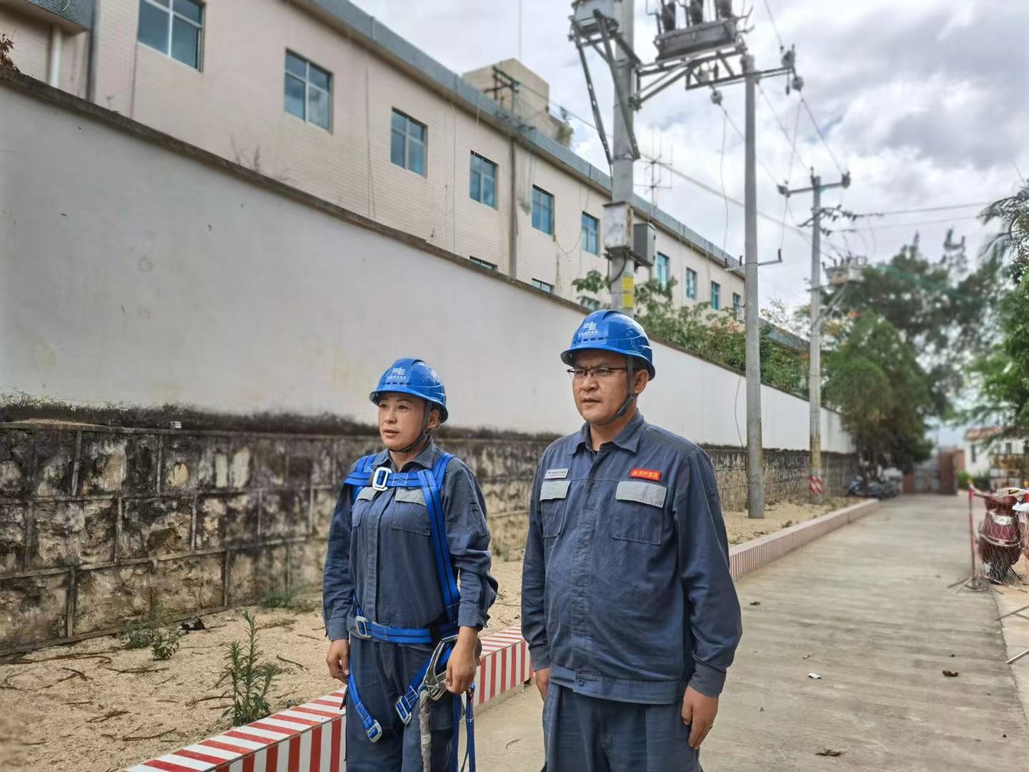 臨滄云縣供電局黨員帶頭開展崗評，促員工技能快速提升