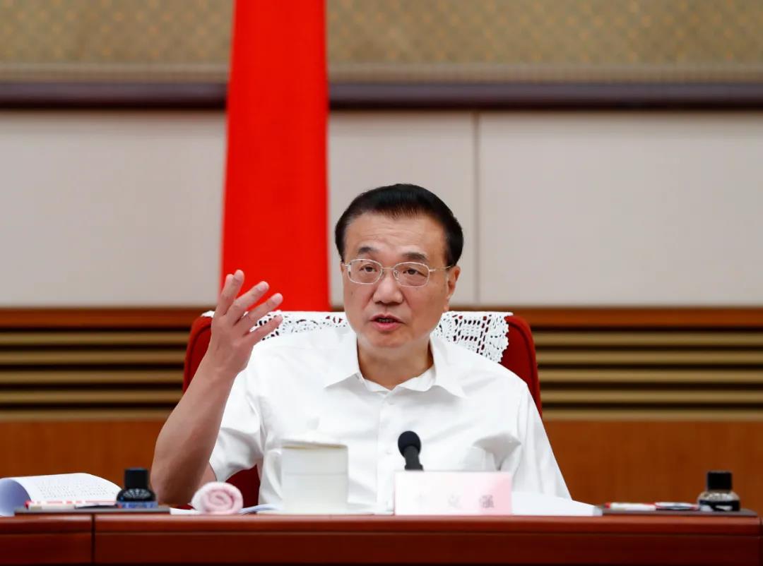 李克強(qiáng)：發(fā)揮西部風(fēng)、光、水電等優(yōu)勢(shì) 建大型清潔能源基地