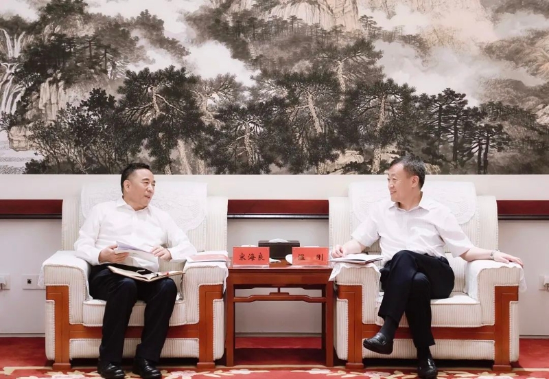 宋海良孫洪水與中國融通集團董事長溫剛、總經(jīng)理馬正武座談