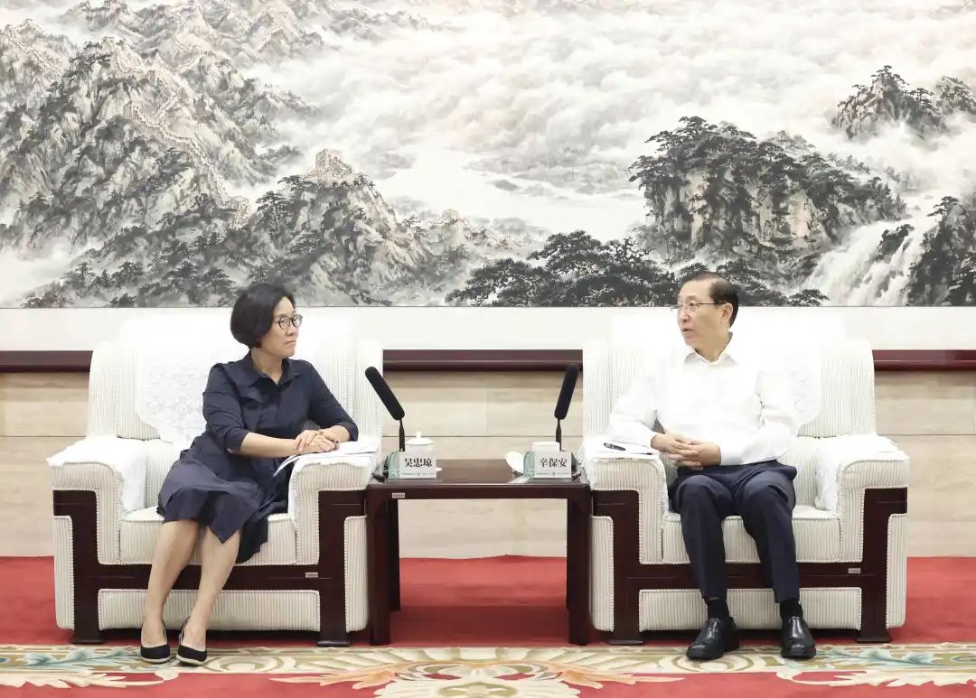 國家電網(wǎng)董事長、黨組書記辛保安與江西省委副書記、贛州市委書記吳忠瓊會談