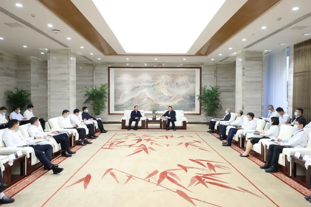 國(guó)家電網(wǎng)公司董事長(zhǎng)、黨組書(shū)辛保安與東方電氣集團(tuán)董事長(zhǎng)俞培根、總經(jīng)理徐鵬會(huì)談