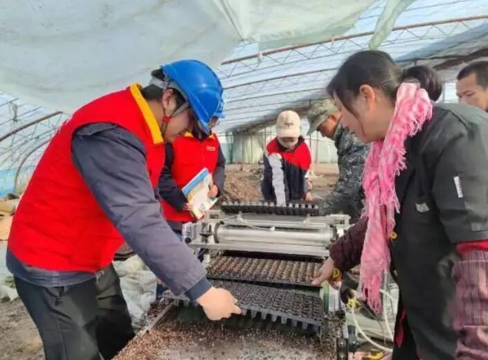 國網(wǎng)新疆電力公司貼心服務(wù)，為春耕春灌用電保駕護(hù)航