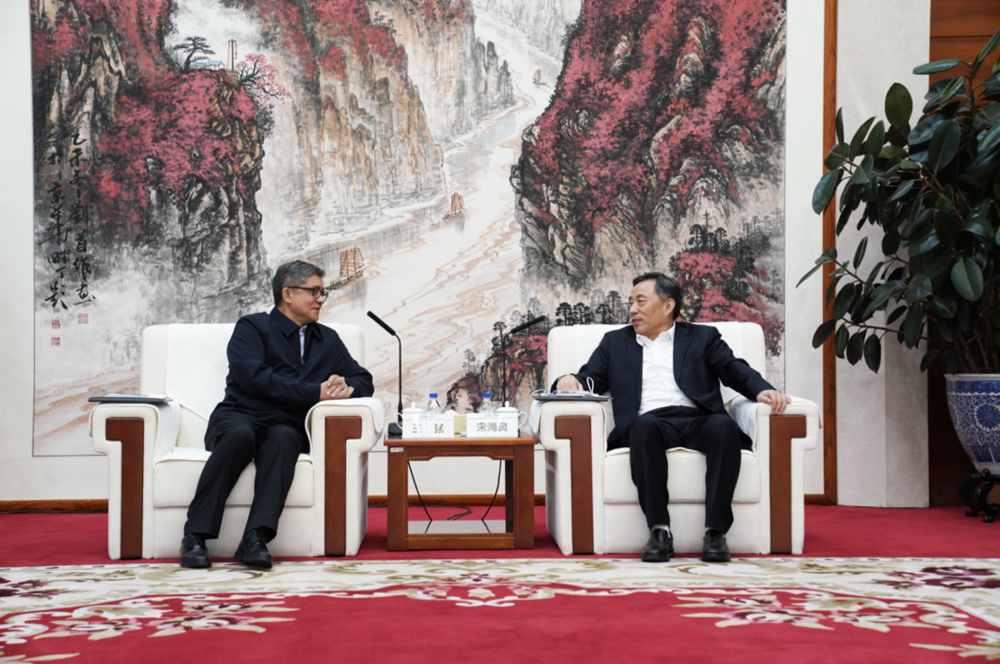 中國(guó)能建黨委書記、董事長(zhǎng)宋海良與拉薩市委副書記、市長(zhǎng)王強(qiáng)座談