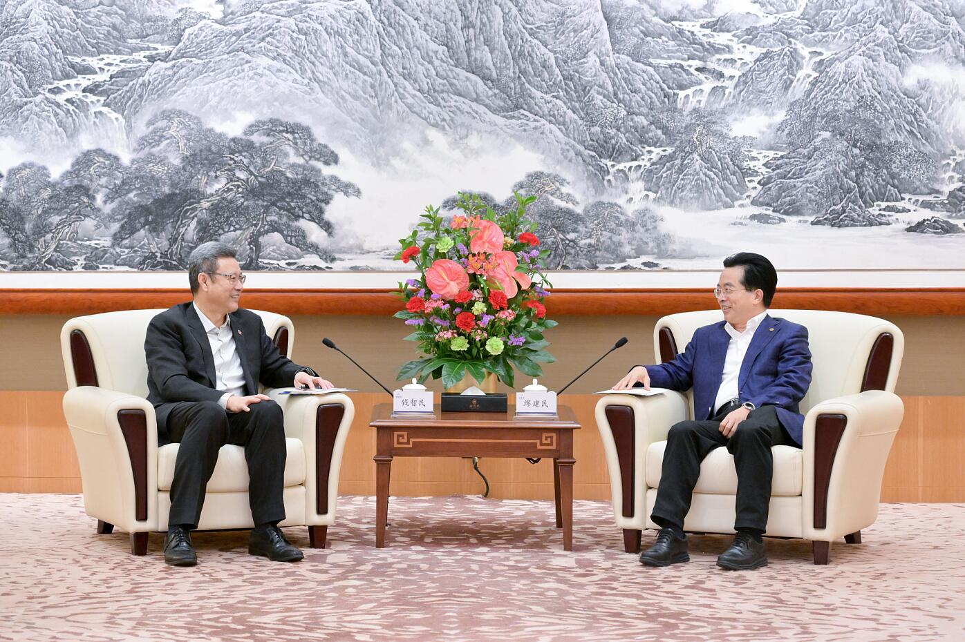 國(guó)家電投黨組書記、董事長(zhǎng)錢智民與中國(guó)旅游集團(tuán)董事長(zhǎng)陳寅會(huì)談