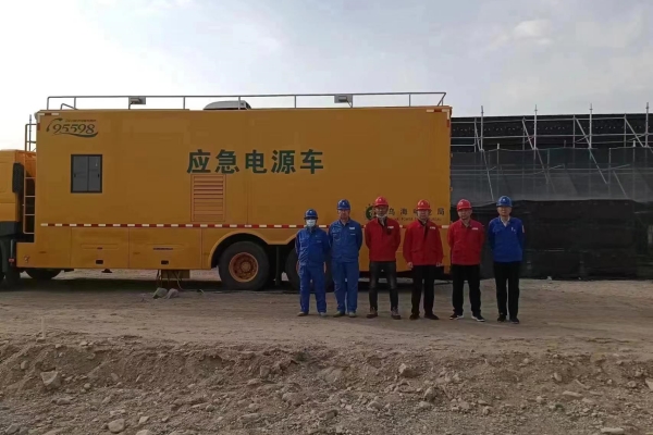 烏海市千里山供電公司：保電路上，我們一直在