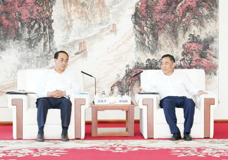 中國能建黨委書記、董事長宋海良與中國中車黨委書記、董事長孫永才會談