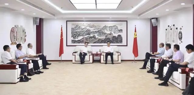 漯河市委書記秦保強、市長黃鈁會見中國電建華中區(qū)總部黨委書記、總經(jīng)理蹇尚友一行