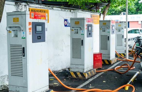 新能源汽車日漸增多，充電樁使用亂象如何管?