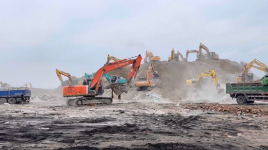 【防汛救災(zāi) 央企行動】爭分奪秒加固堤壩，中建集團馳援天津防汛抗洪一線