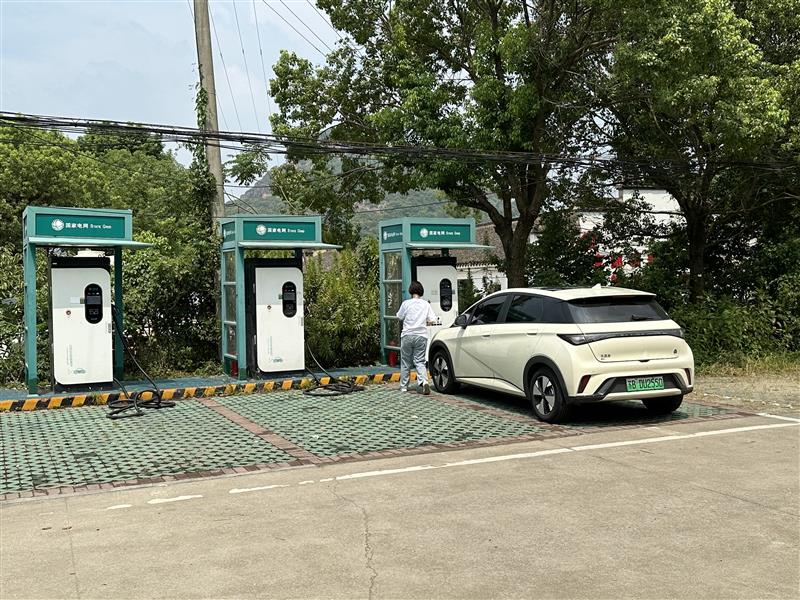 各類政策支持新能源汽車和充電樁下鄉(xiāng)，但村里真的需要這么多充電樁嗎?