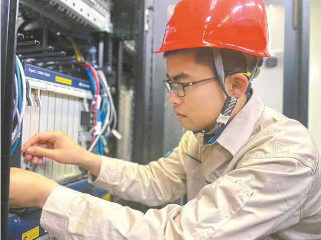肖云杰： 刻苦鉆研，他成了電力通信骨干