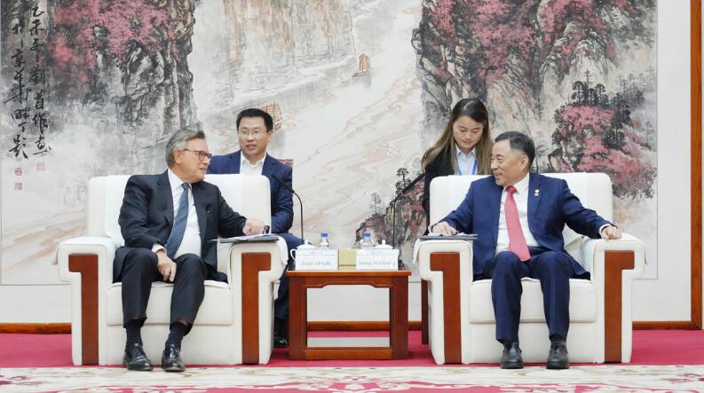 中國能建黨委書記、董事長宋海良與渣打集團主席韋浩思會談