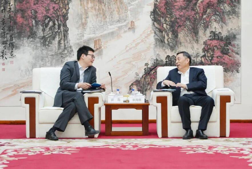 中國能建黨委書記、董事長宋海良與上海電氣集團黨委書記、董事長吳磊會談