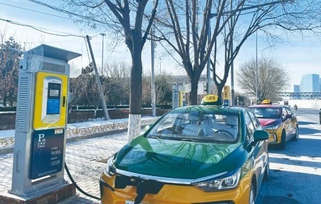 一天去四趟換電站，新能源出租車“不抗凍”怎么開