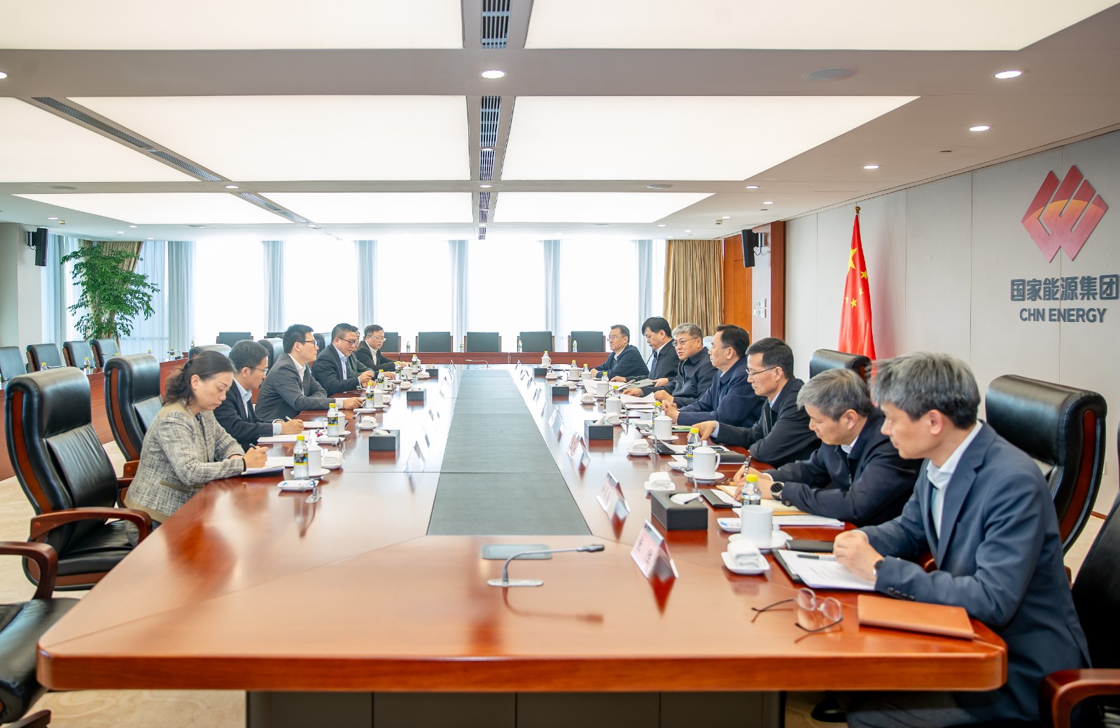 國家能源集團(tuán)黨組書記、董事長劉國躍會見上海電氣集團(tuán)黨委書記、董事長吳磊