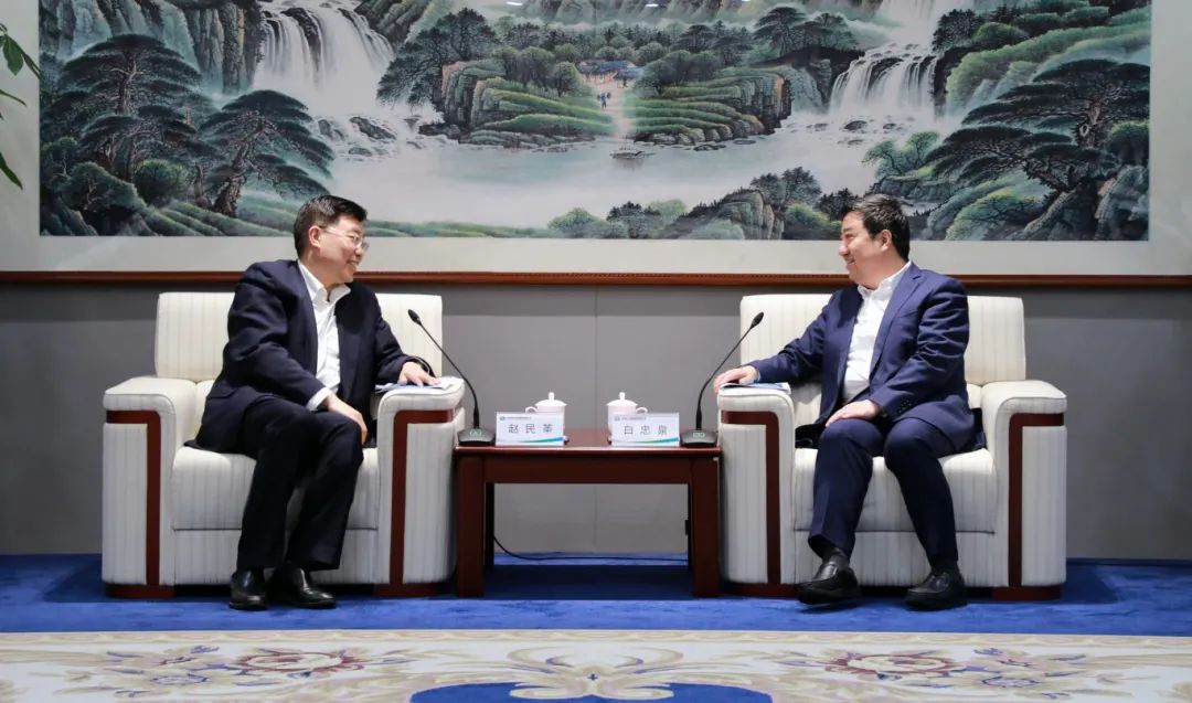 中國電氣裝備黨委書記、董事長白忠泉會見首鋼集團(tuán)黨委書記、董事長趙民革