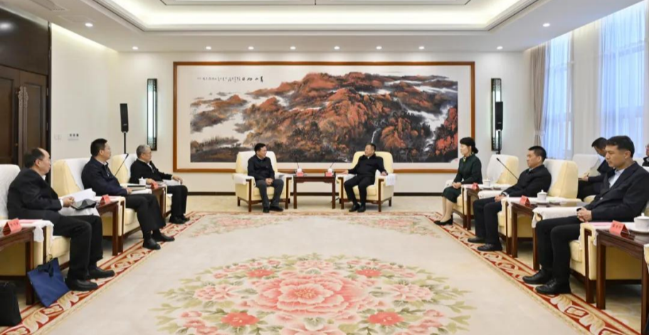 國家電投董事長劉明勝、總經(jīng)理栗寶卿拜會內(nèi)蒙古自治區(qū)黨委書記孫紹騁、自治區(qū)主席王莉霞