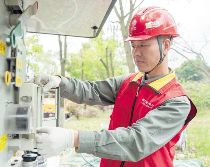 賀彪：星城萬(wàn)家燈火，“帶電護(hù)衛(wèi)”用心守候