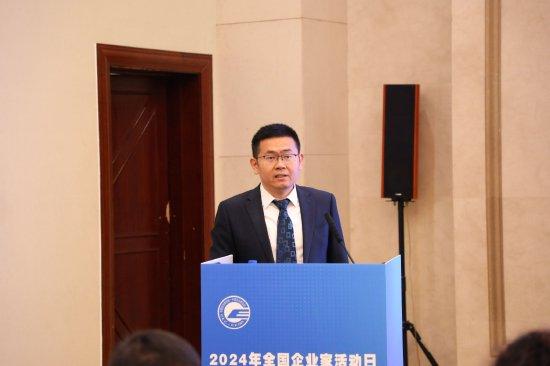 2023年中國新能源汽車銷量達(dá)950萬輛，在新能源汽車領(lǐng)域全球領(lǐng)先