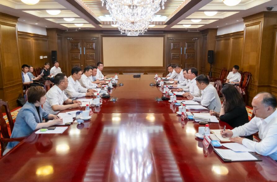 大唐集團總經(jīng)理、黨組副書記張傳江與阜新市委書記胡濤、市長周鵬舉會談