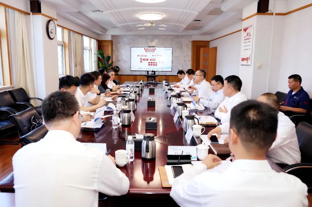 中國電氣裝備黨委書記、董事長李洪鳳到寶雞駐地企業(yè)調(diào)研