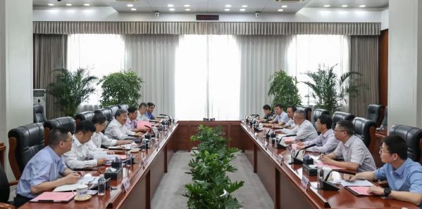 中核集團(tuán)黨組書記、董事長余劍鋒會見山東大學(xué)黨委書記任友群一行