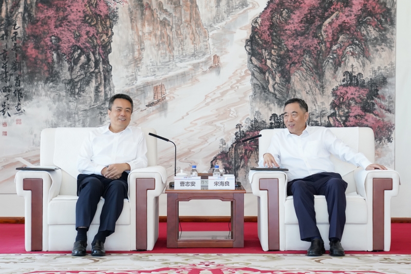 中國能建黨委書記、董事長(zhǎng)宋海良與哈電集團(tuán)黨委書記、董事長(zhǎng)曹志安會(huì)談