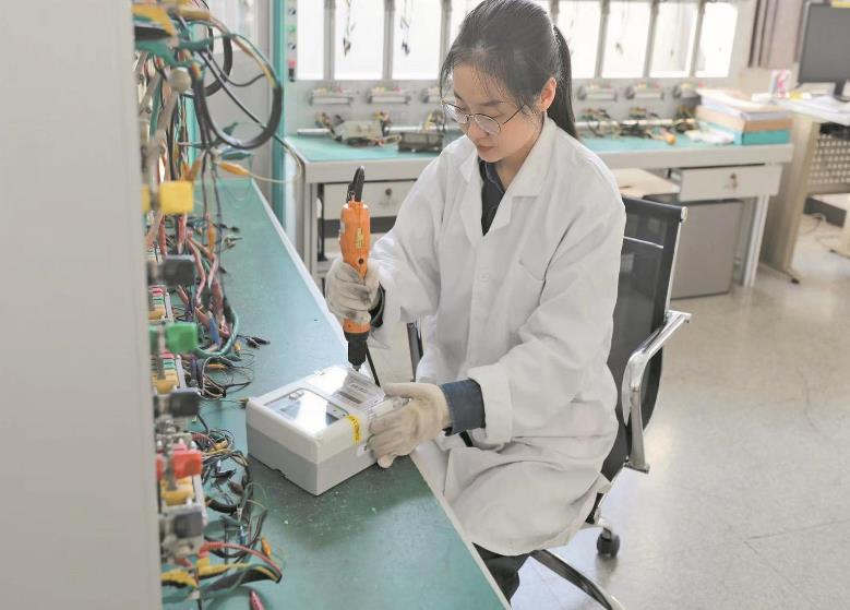 謝超：十年如一日，專和電能表“較真”