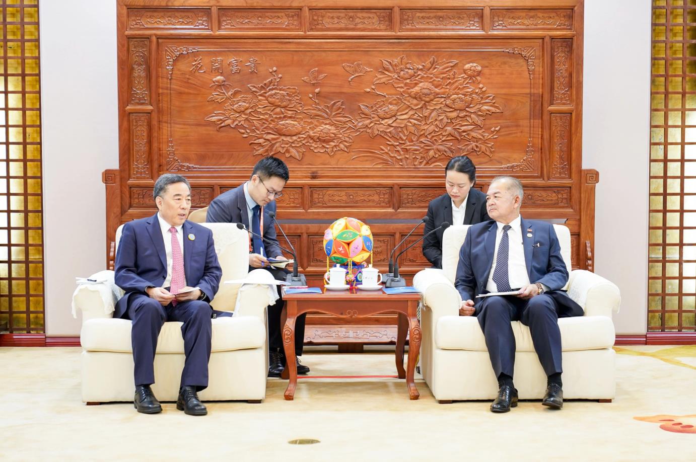 中國能建黨委書記、董事長宋海良與老撾副總理