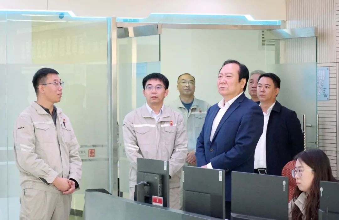大唐國際發(fā)電公司黨委書記、董事長李凱到承德新能源事業(yè)部調研