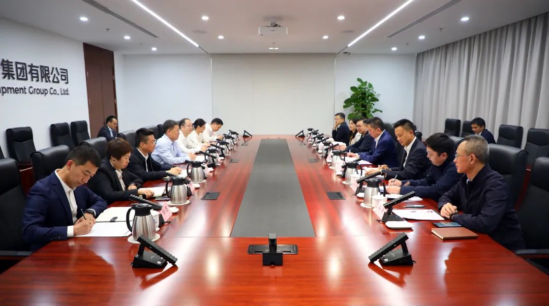 中國電氣裝備黨委書記、董事長李洪鳳會見上海市國資委黨委書記、主任賀青