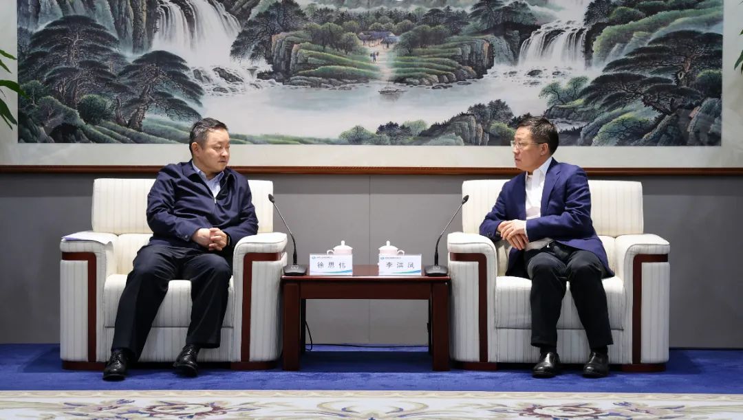 中國電氣裝備黨委書記、董事長李洪鳳會(huì)見中國國新黨委書記、董事長徐思偉