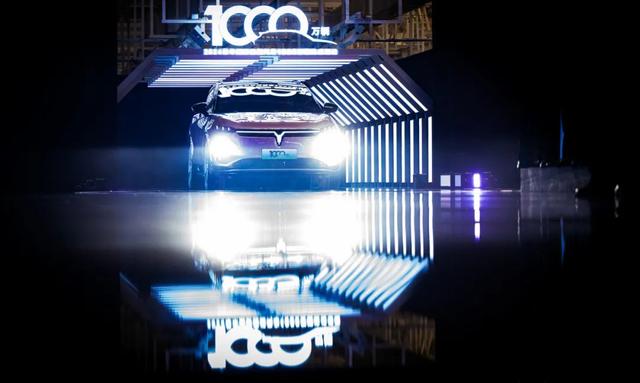 年產(chǎn)量破千萬，中國新能源汽車挑戰(zhàn)中前行
