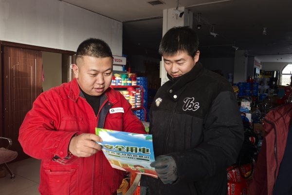內蒙古電力集團烏海千里山供電公司蒙電愛心光明行，用電無憂進社區(qū)