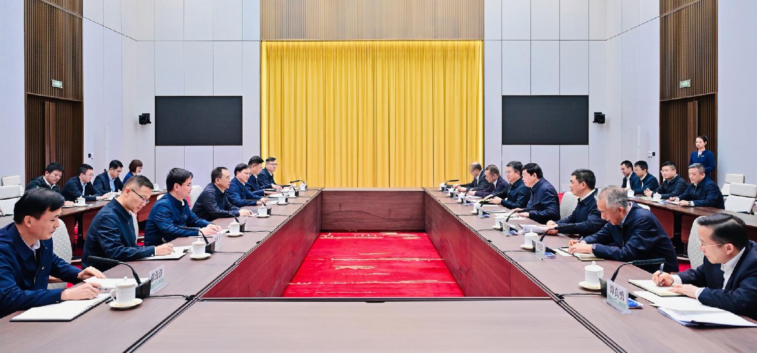 中國(guó)大唐集團(tuán)董事長(zhǎng)鄒磊、總經(jīng)理張傳江與國(guó)家電網(wǎng)董事長(zhǎng)張智剛、總經(jīng)理龐驍剛會(huì)談