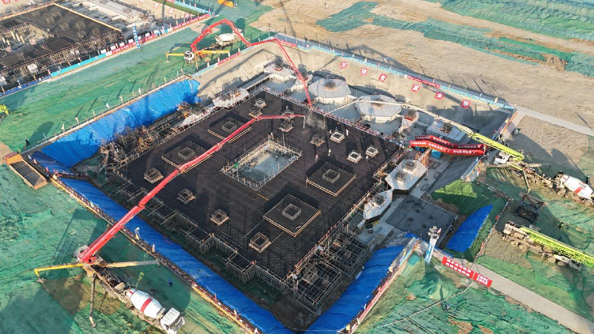 中能建建筑集團洛河百萬項目7號鍋爐、煙囪基礎(chǔ)混凝土澆筑完成