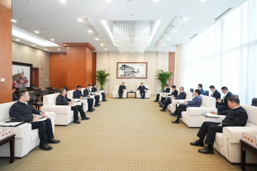 華能集團(tuán)董事長(zhǎng)溫樞剛、總經(jīng)理張文峰會(huì)見(jiàn)哈電集團(tuán)董事長(zhǎng)曹志安、總經(jīng)理黃偉